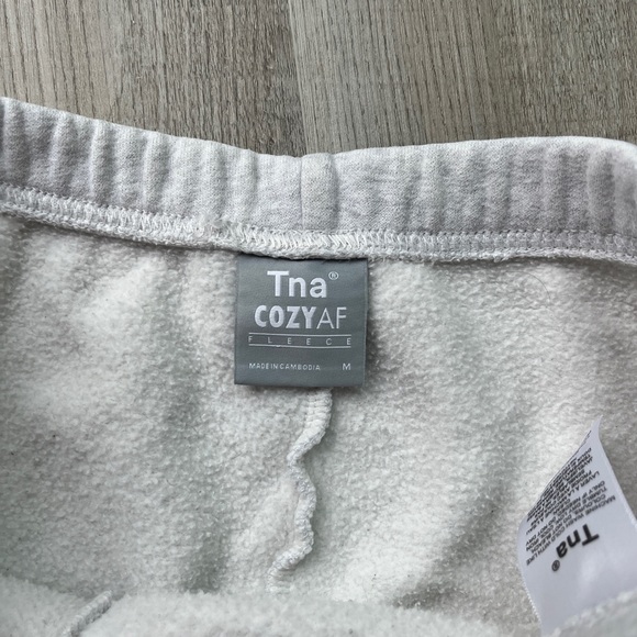 ARITZIA TNA Cozy Fleece 2” Sweatshort - Picture 3 of 4